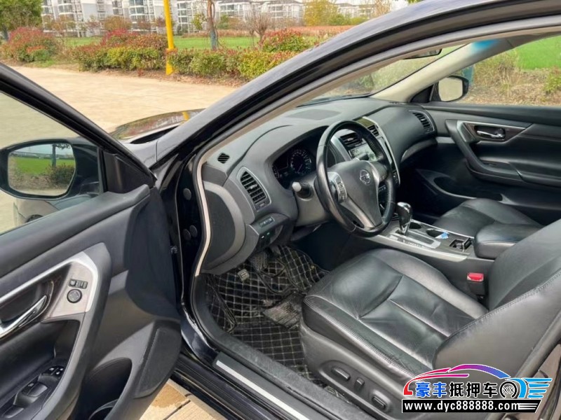 15年日产天籁轿车抵押车出售