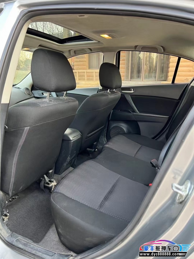 13年马自达3星骋轿车抵押车出售