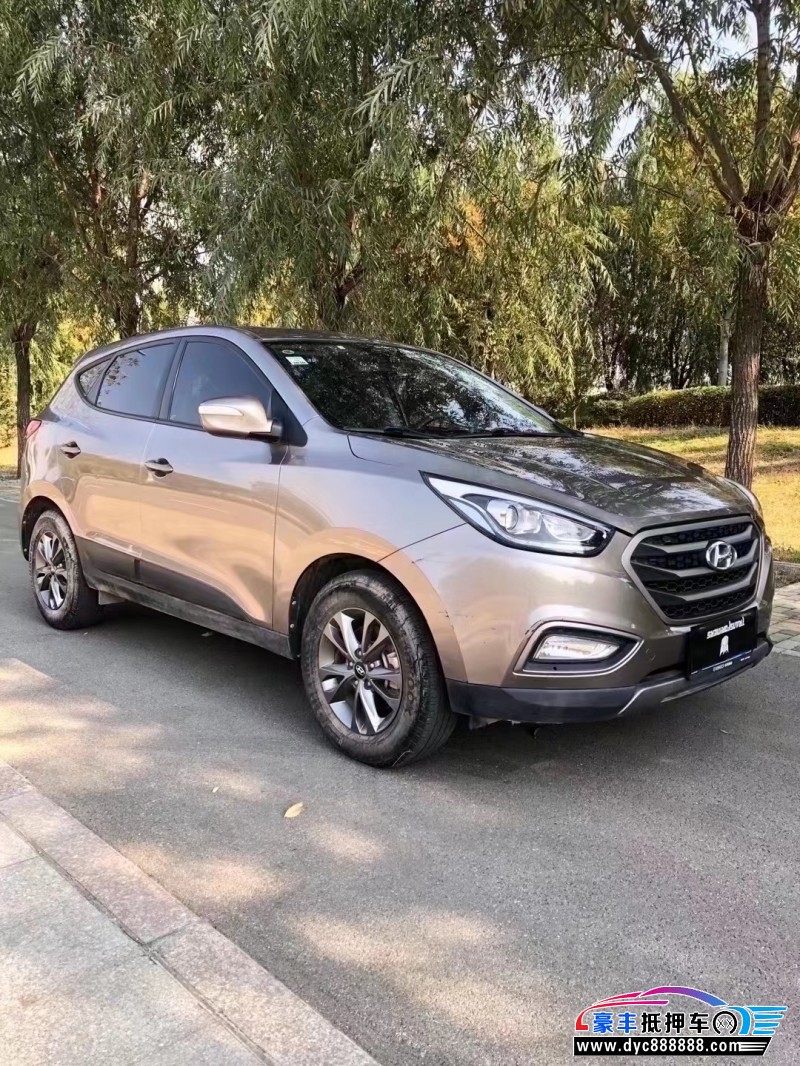 14年现代ix35轿车抵押车出售