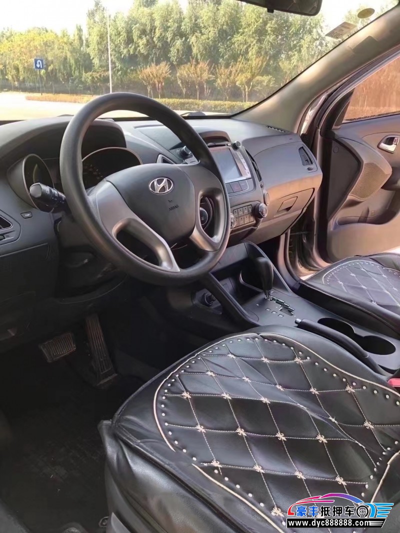 14年现代ix35轿车抵押车出售