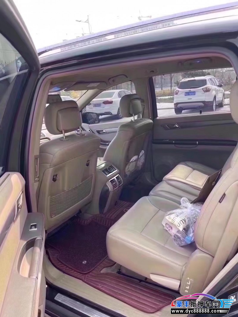 14年奔驰RMPV抵押车出售