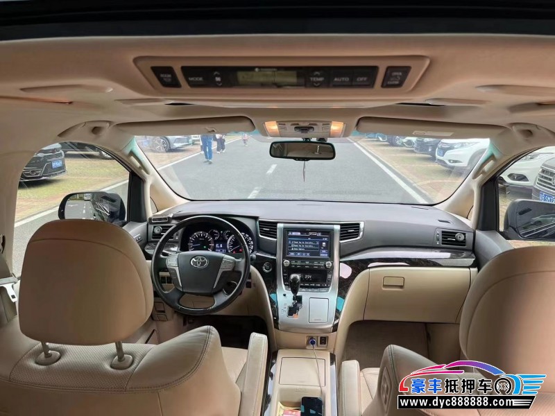 13年丰田埃尔法轿车抵押车出售