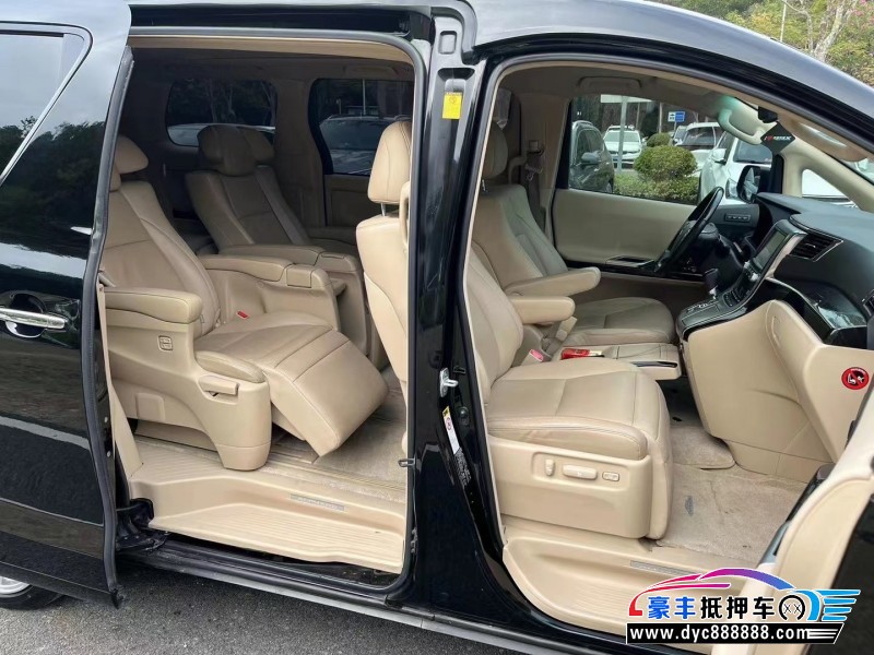 13年丰田埃尔法轿车抵押车出售