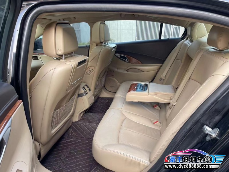 10年别克君越轿车抵押车出售