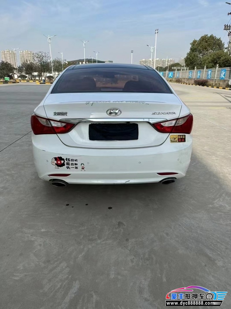 14年现代索纳塔轿车抵押车出售