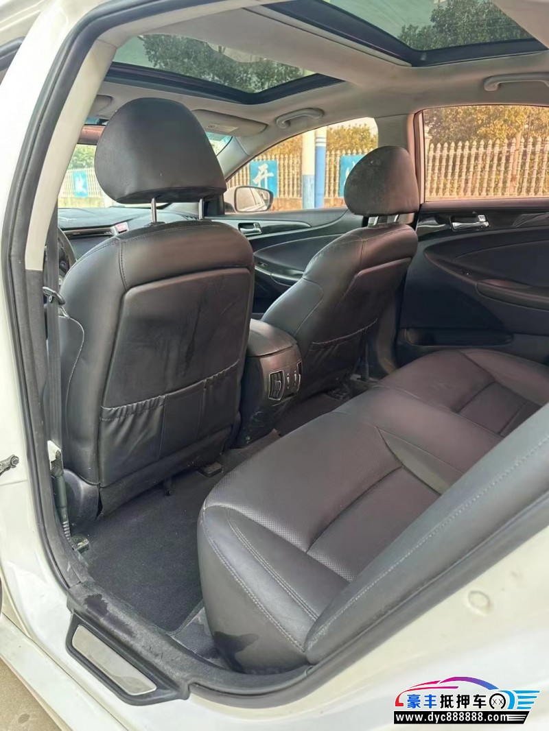 14年现代索纳塔轿车抵押车出售