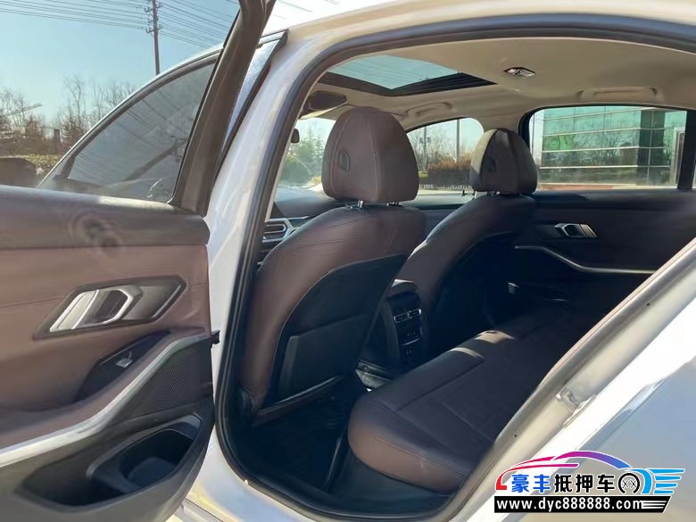 21年宝马3系轿车抵押车出售