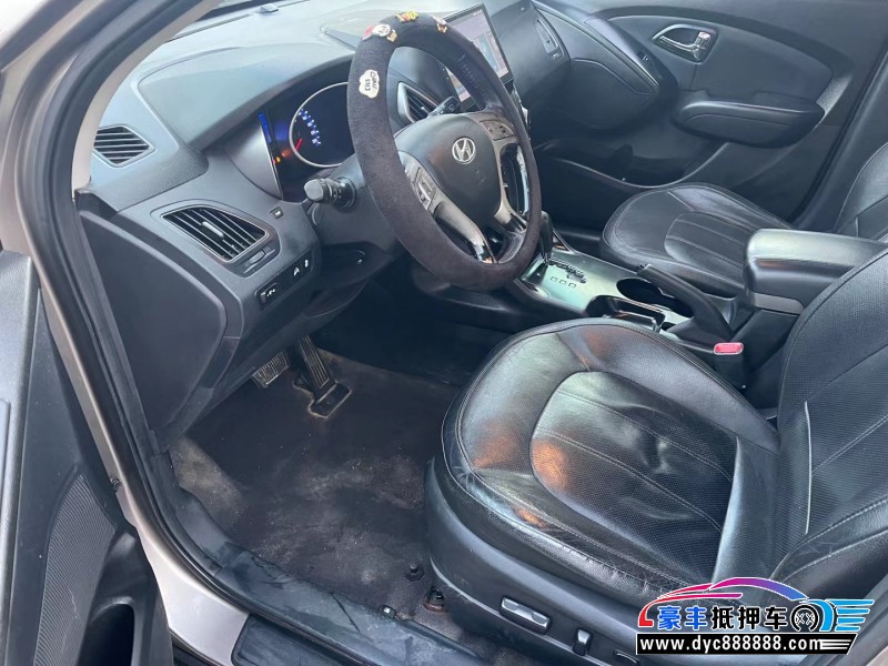 13年现代ix35轿车抵押车出售