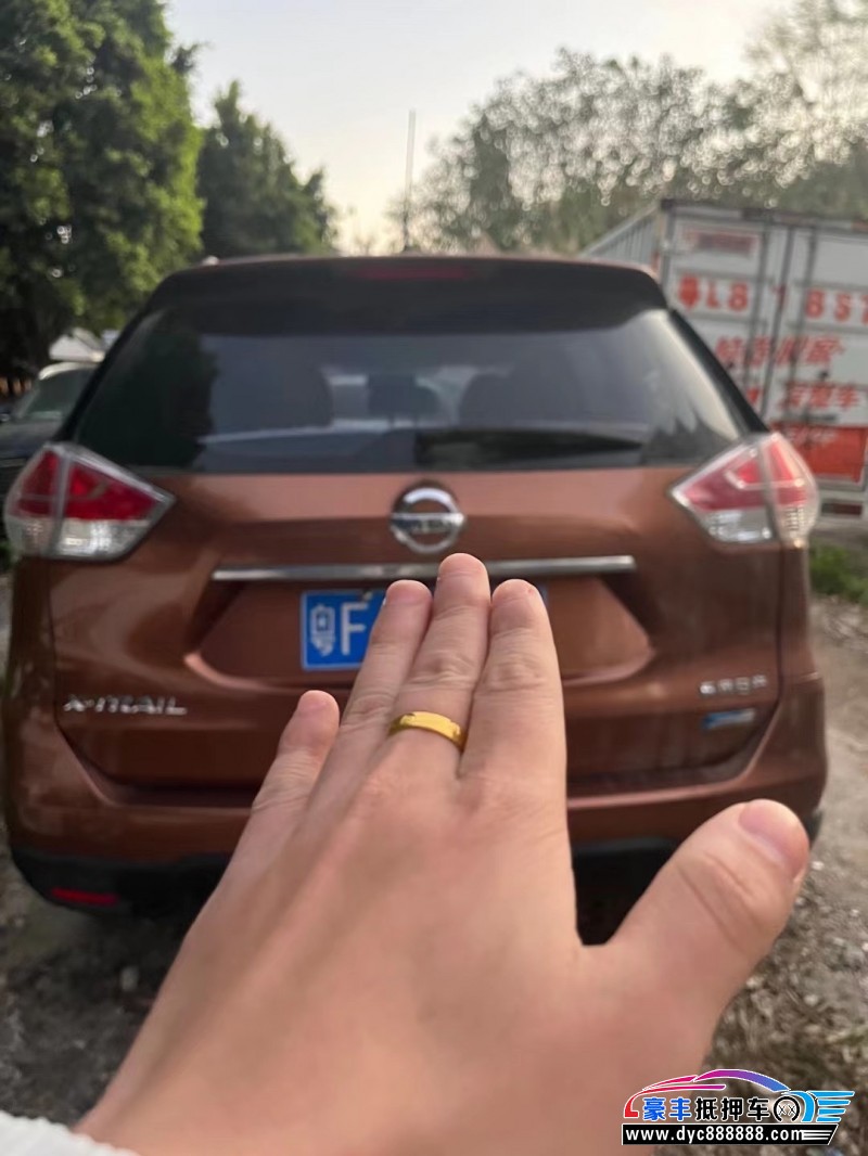 14年日产奇骏轿车抵押车出售