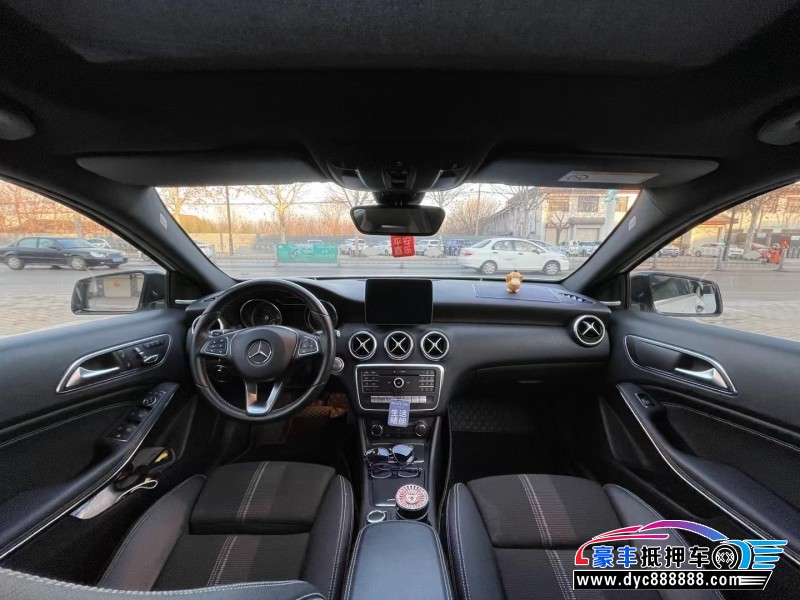 17年奔驰A轿车抵押车出售