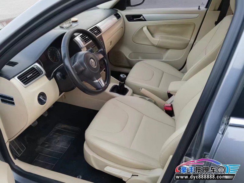 13年大众宝来轿车抵押车出售