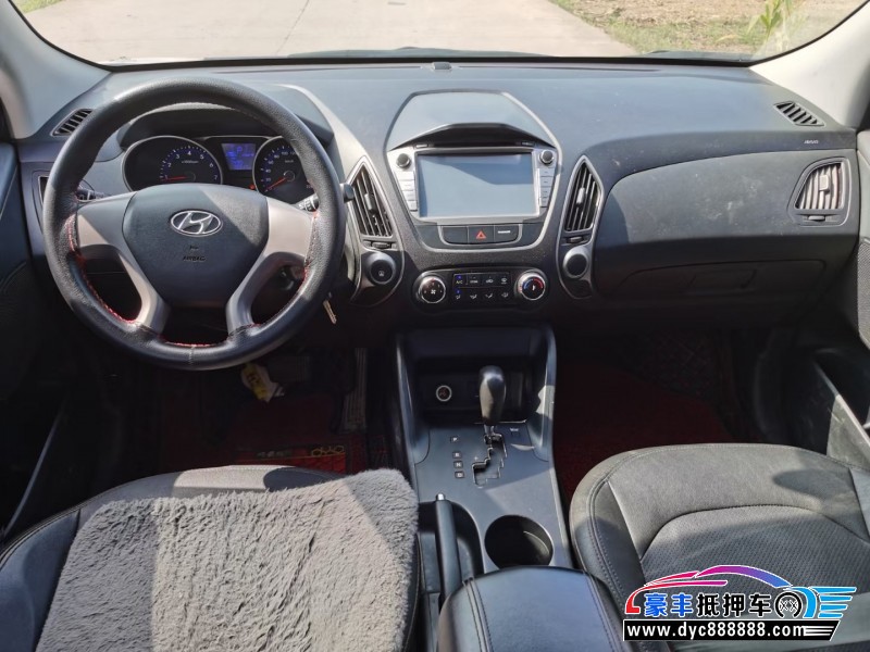 16年现代ix35轿车抵押车出售