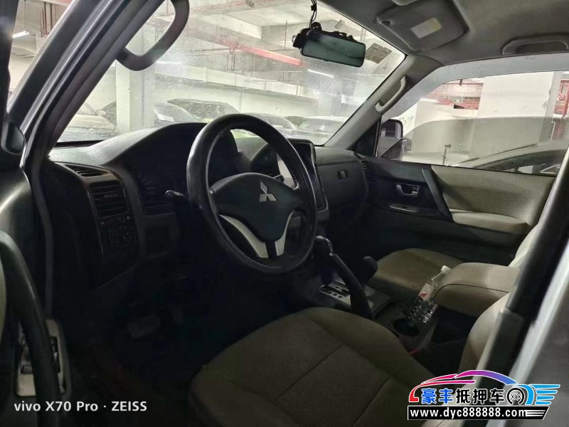 12年三菱帕杰罗轿车抵押车出售