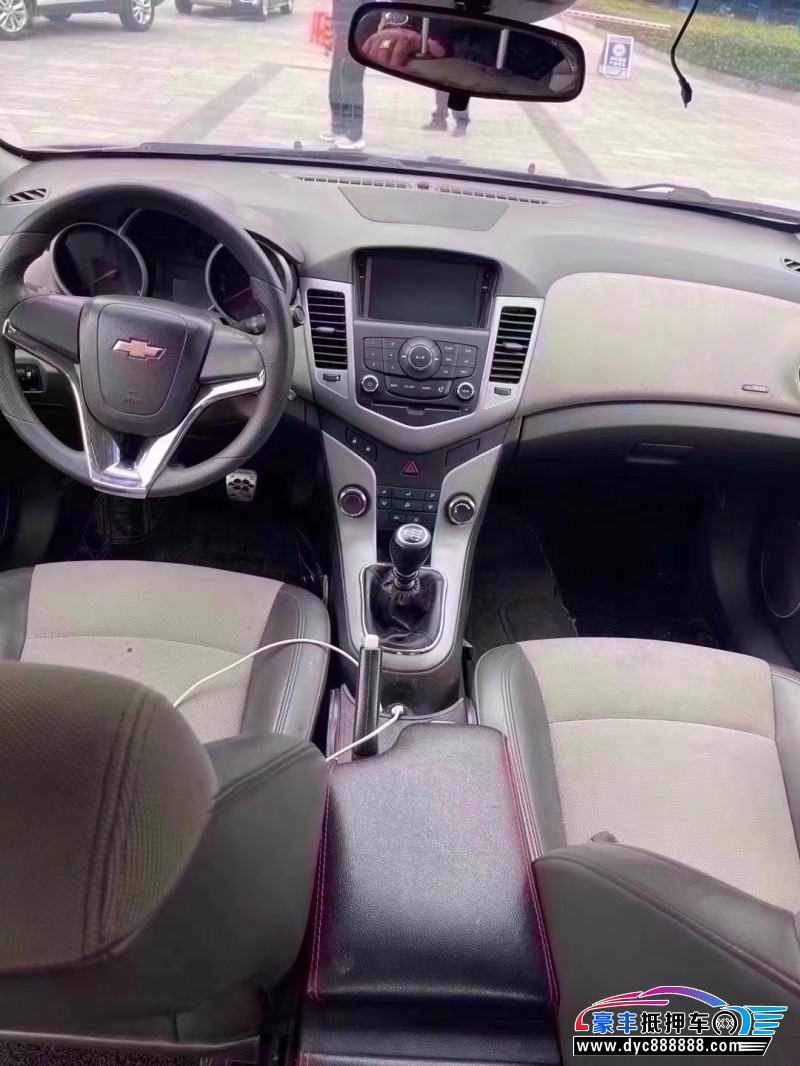 12年雪佛兰科鲁兹轿车抵押车出售