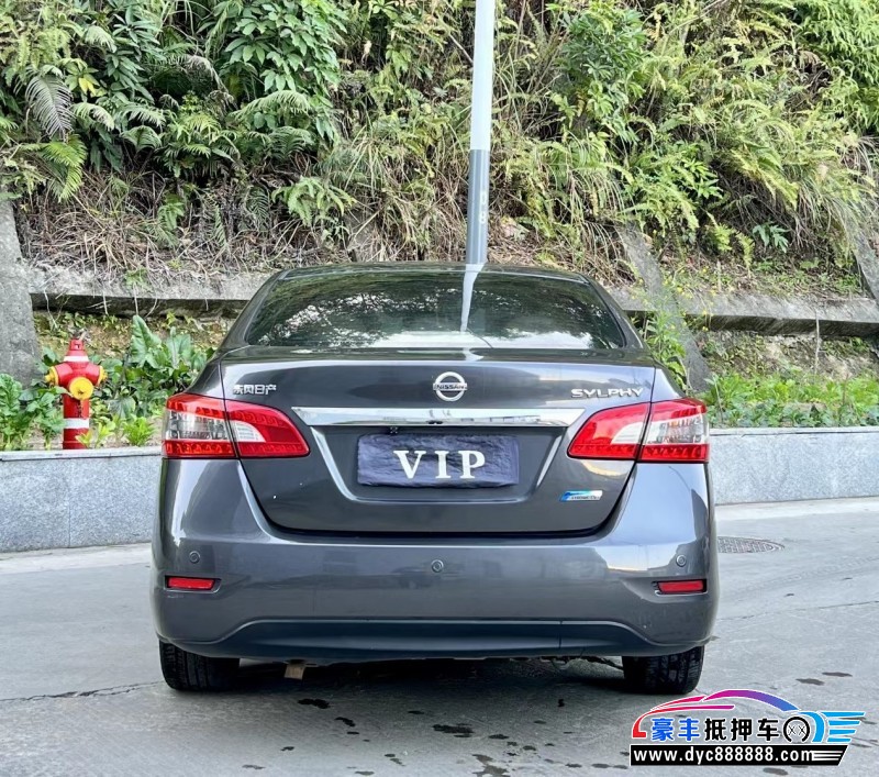 13年日产轩逸轿车抵押车出售