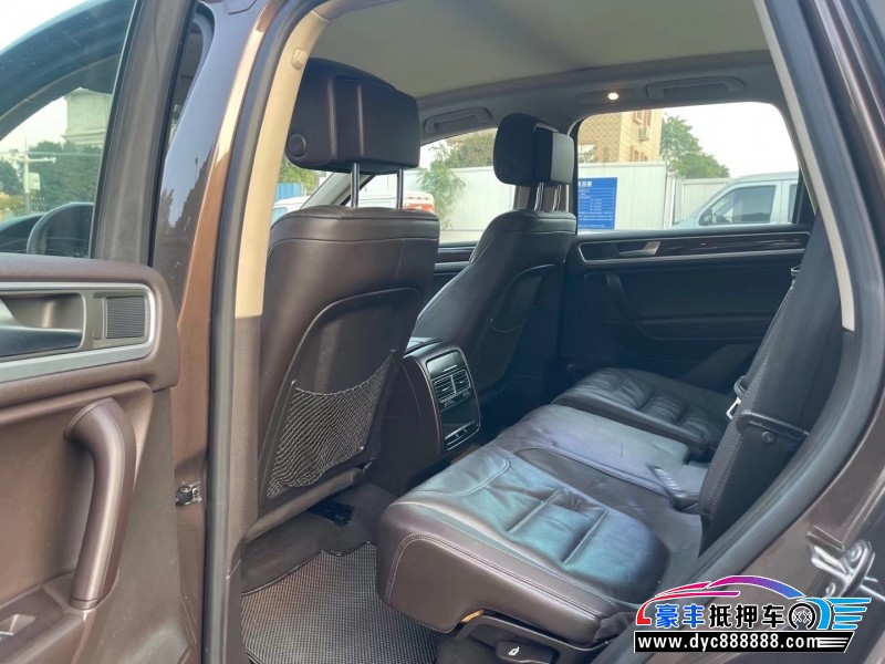 15年大众途锐轿车抵押车出售