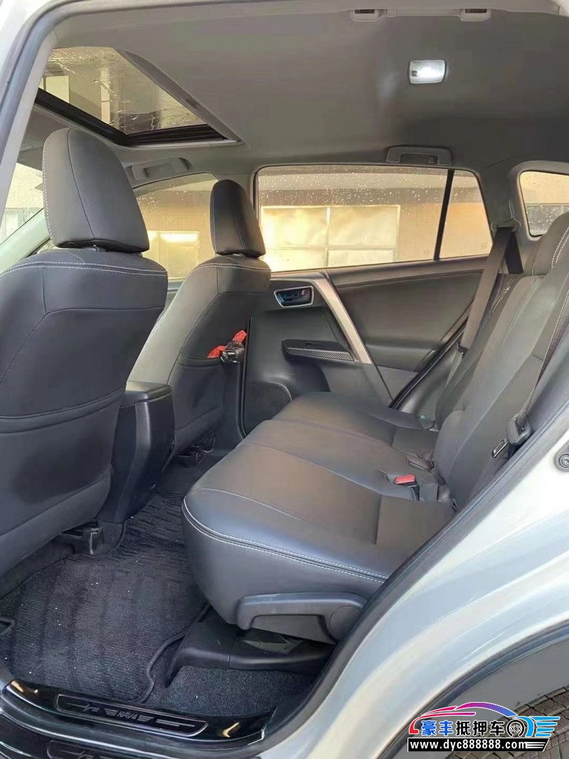 16年丰田RAV4轿车抵押车出售