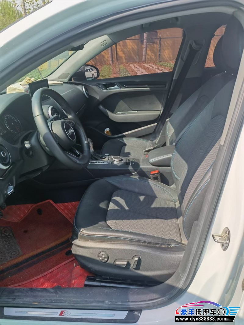 17年奥迪A3轿车抵押车出售