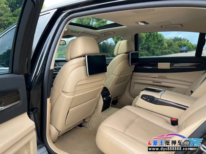 13年宝马7系轿车抵押车出售