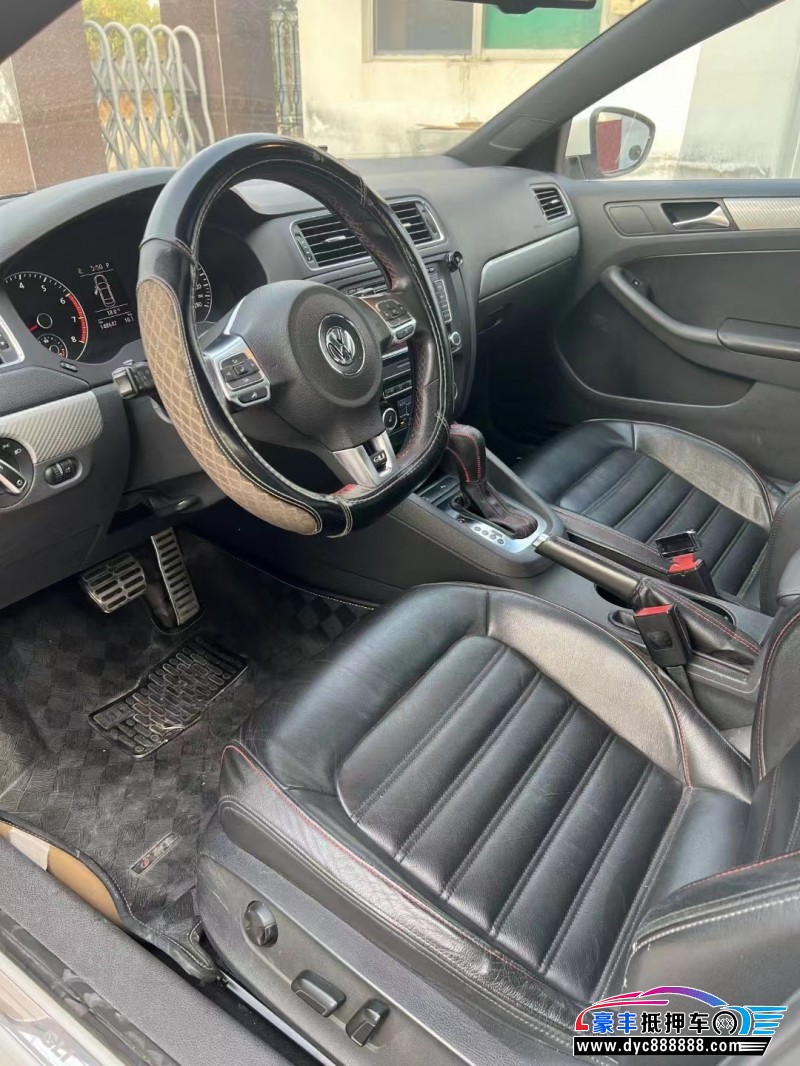 14年大众速腾轿车抵押车出售