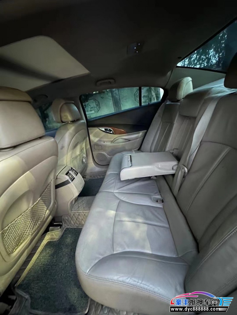 10年别克君越轿车抵押车出售