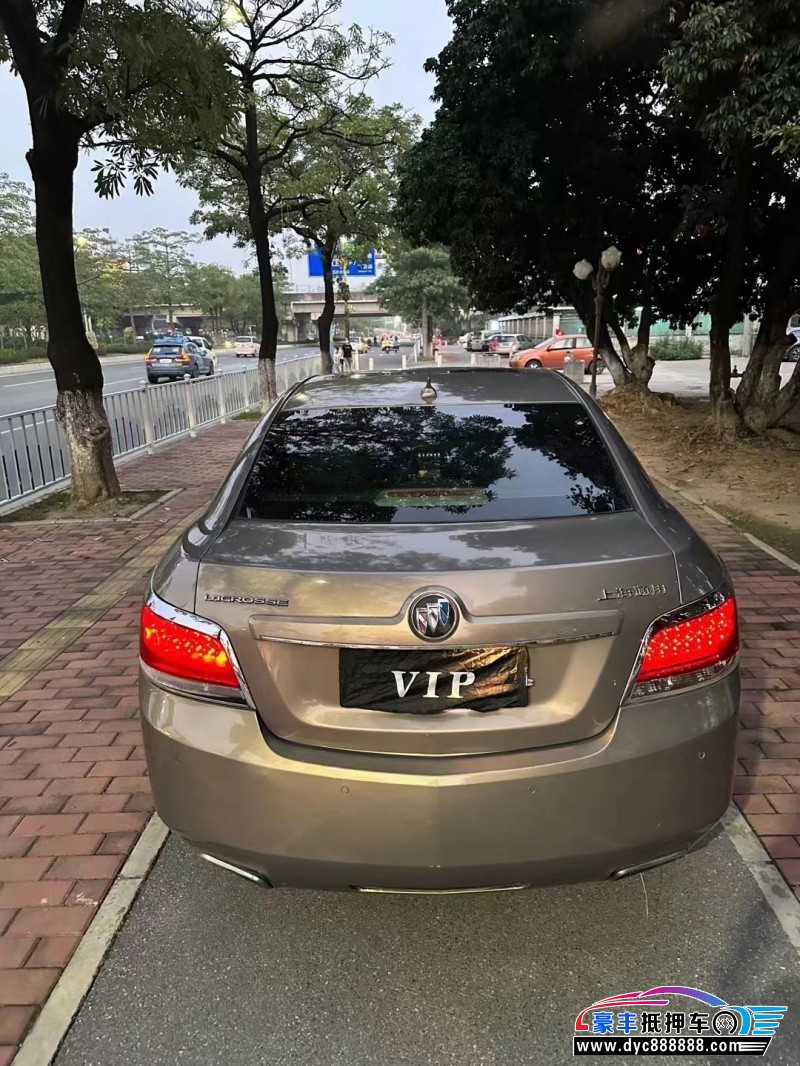 10年别克君越轿车抵押车出售