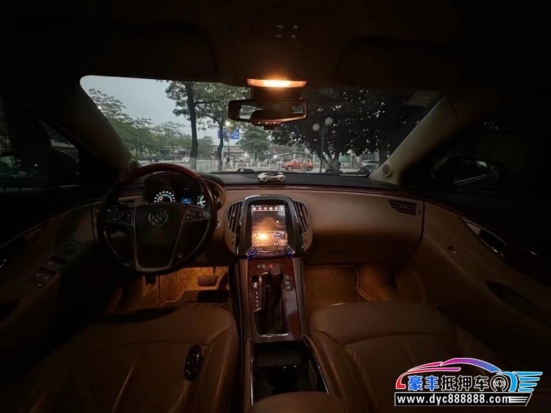 10年别克君越轿车抵押车出售