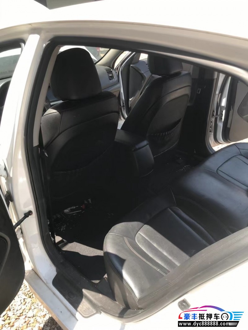 11年起亚K5轿车抵押车出售