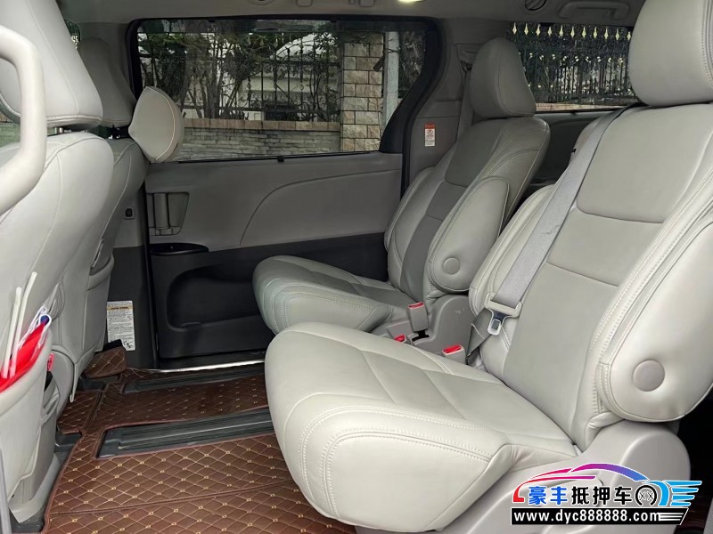 18年丰田塞纳轿车抵押车出售