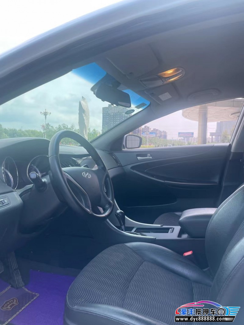 15年现代索纳塔轿车抵押车出售