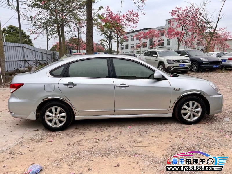 13年日产轩逸轿车抵押车出售