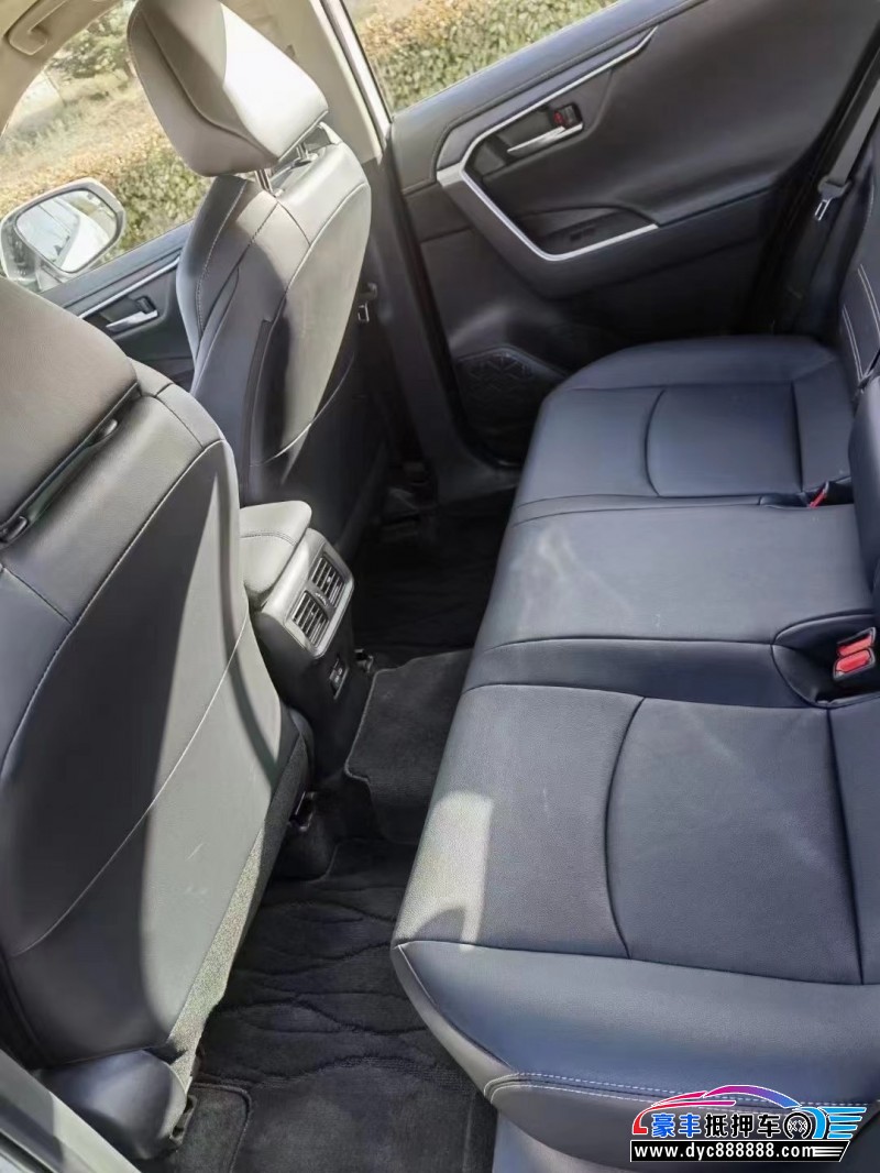 22年丰田威兰达轿车抵押车出售