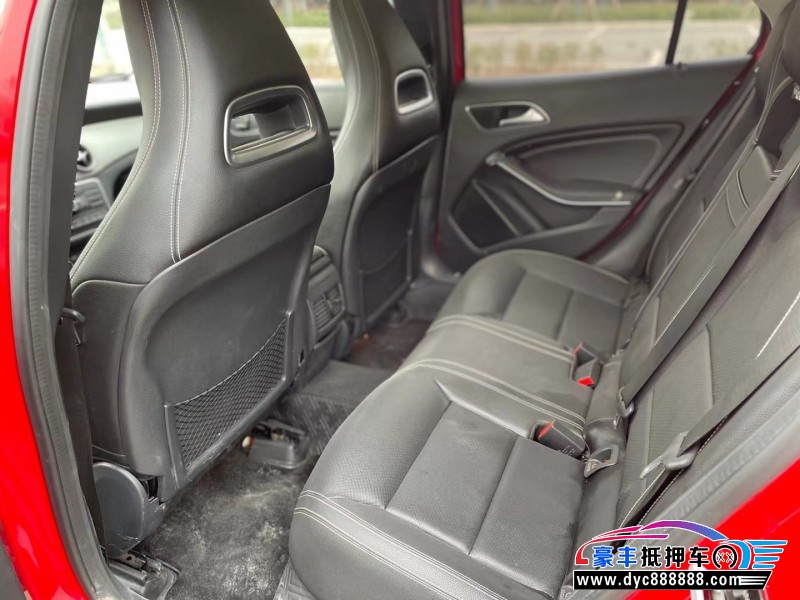 15年奔驰GLA轿车抵押车出售