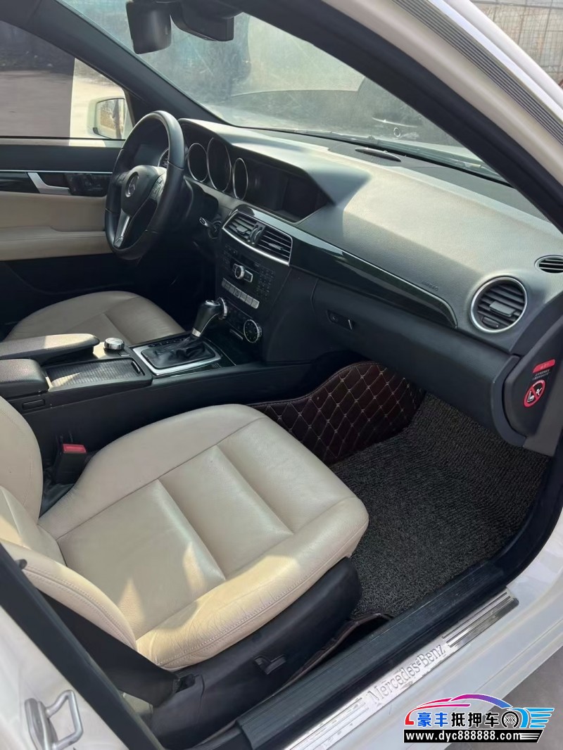 13年奔驰C轿车抵押车出售