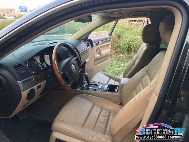 10年大众途锐轿车抵押车出售