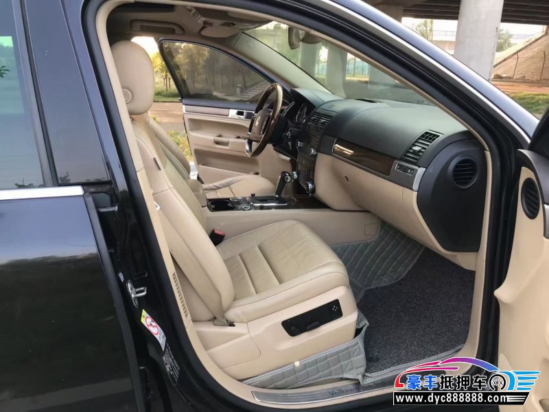 10年大众途锐轿车抵押车出售