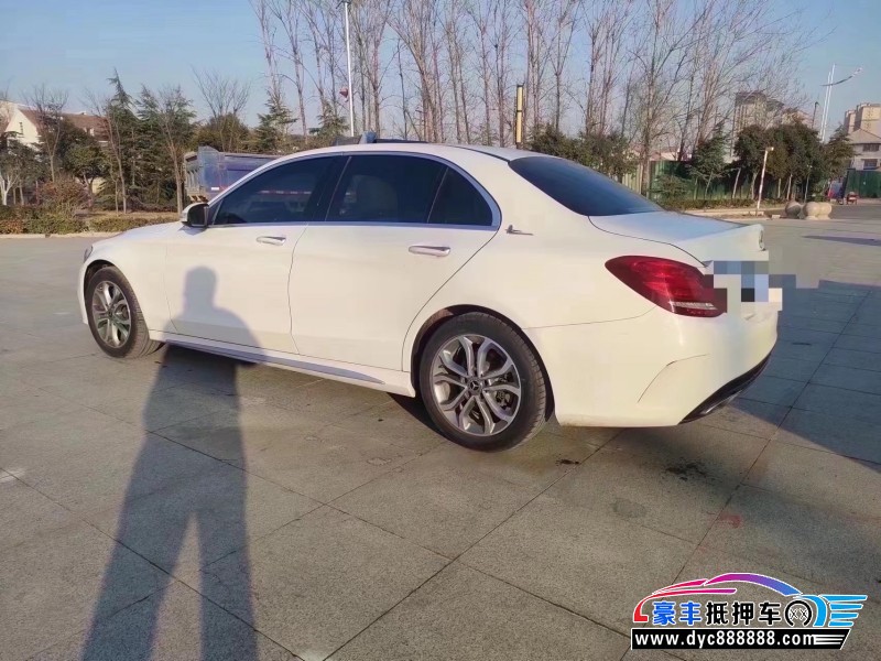 17年奔驰C轿车抵押车出售