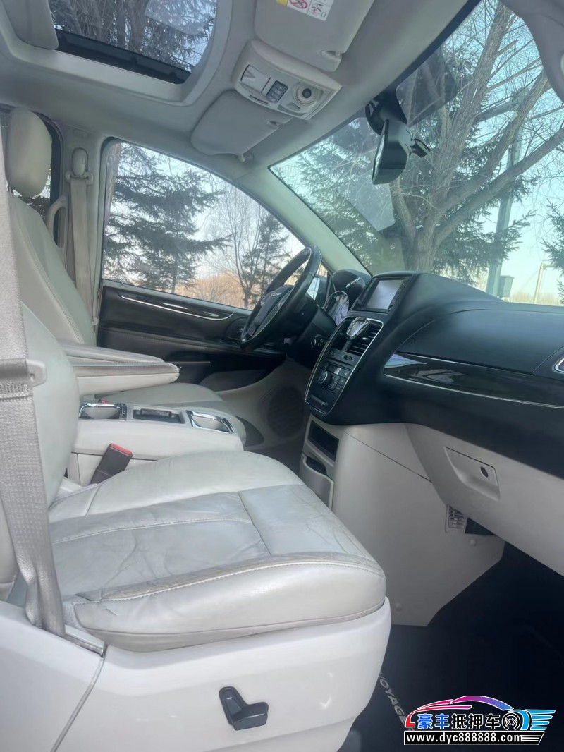 15年克莱斯勒大捷龙MPV抵押车出售