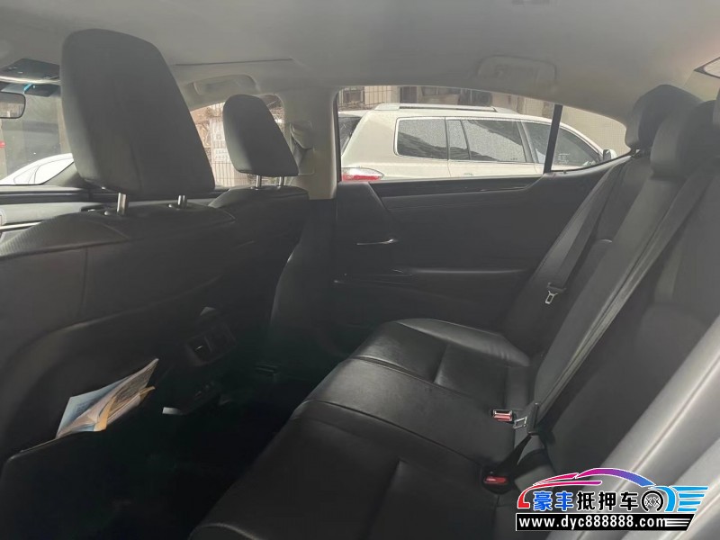 19年雷克萨斯ES轿车抵押车出售