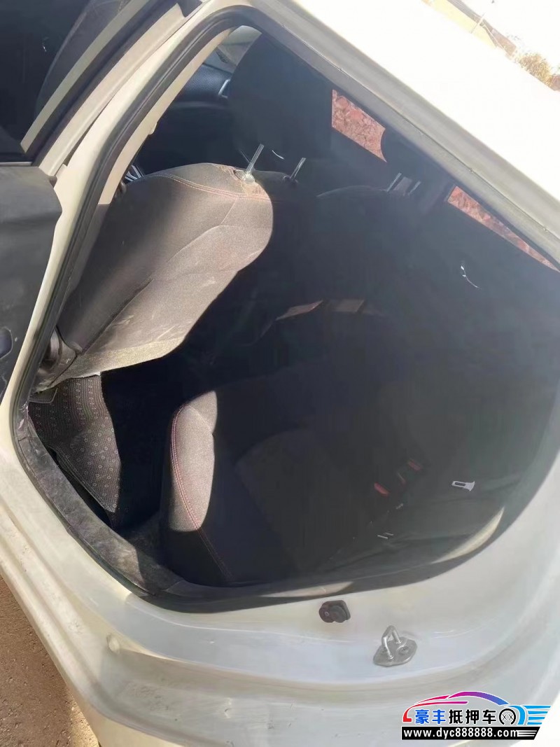 21年日产蓝鸟轿车抵押车出售