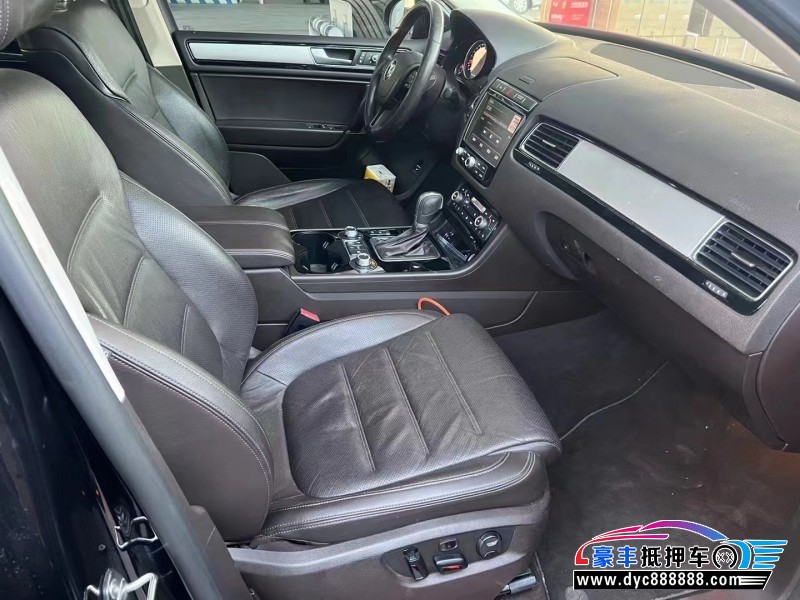 17年大众途锐轿车抵押车出售