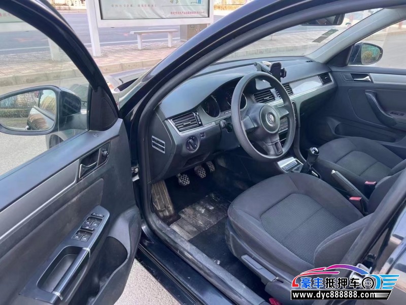 13年大众宝来轿车抵押车出售