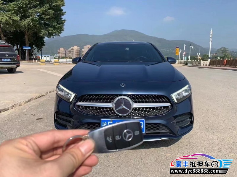 19年奔驰A轿车抵押车出售
