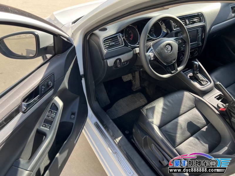 17年大众速腾轿车抵押车出售