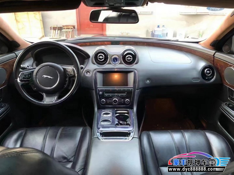 12年捷豹XJ轿车抵押车出售