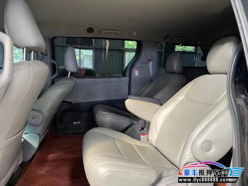 17年丰田塞纳轿车抵押车出售