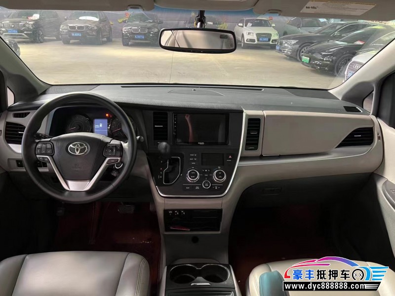 17年丰田塞纳轿车抵押车出售