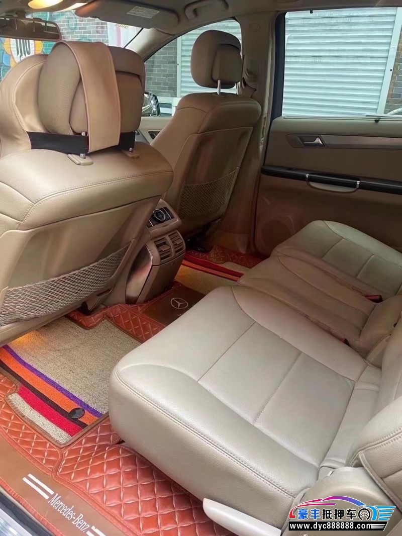 13年奔驰R级轿车抵押车出售