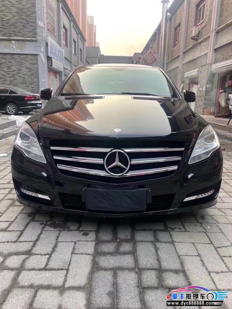 13年奔驰R级轿车抵押车出售