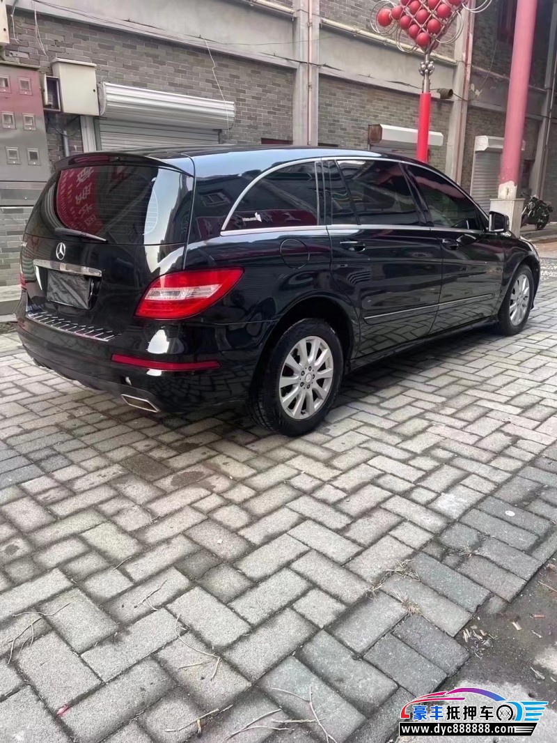 13年奔驰R级轿车抵押车出售